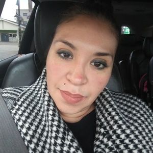 Meet your Posher, Lorena